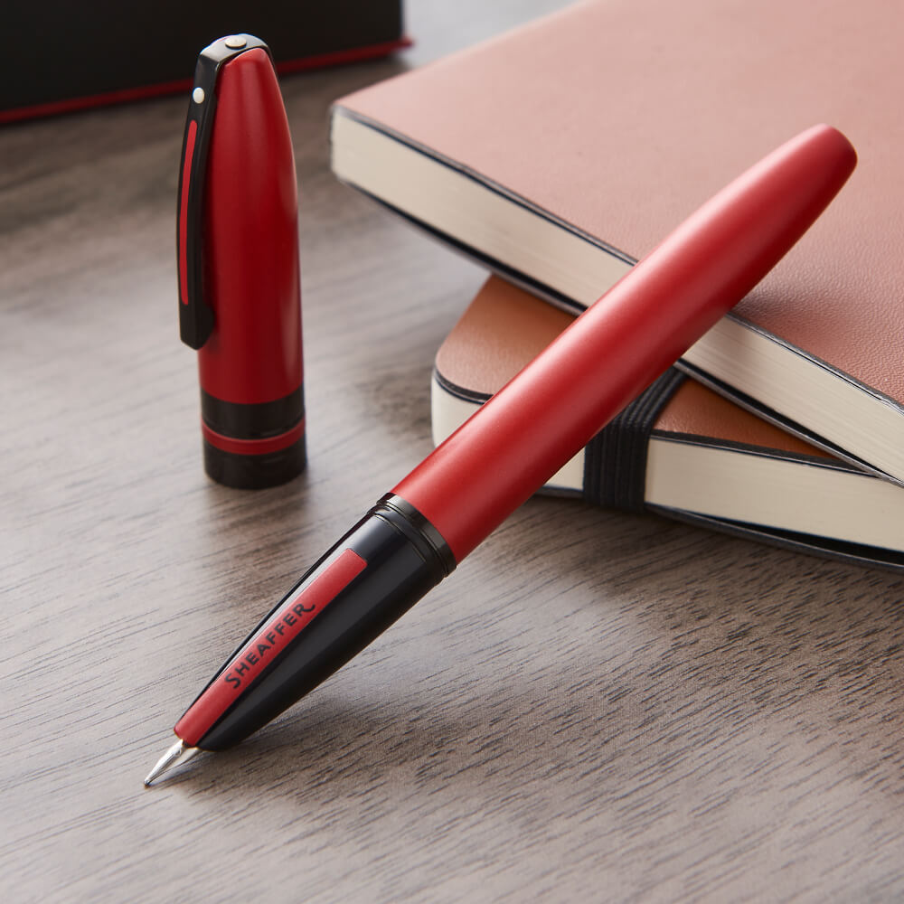 SHEAFFER ボールペン　赤　メタリックレッド　ノート付き SHEAFFER ボールペン 赤 メタリックレッド ノート付き - メルカリ