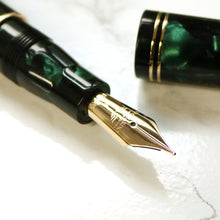 Load image into Gallery viewer, [Limited Quantity] Official [Japan Exclusive Agent] Leonardo Officina Italiana Moment Zero Marble Green Fountain Pen

