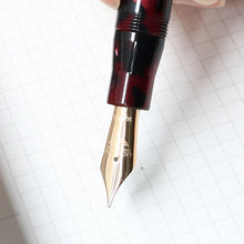 Load image into Gallery viewer, [Limited Quantity] Official [Japan Exclusive Agent] Leonardo Officina Italiana Moment Zero Marble Red Fountain Pen
