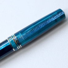 Load image into Gallery viewer, Official [Japan Exclusive Agent] Leonardo Officina Italiana Moment Zero Hawaii Blue Fountain Pen
