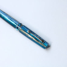 Load image into Gallery viewer, Official [Japan Exclusive Agent] Leonardo Officina Italiana Moment Zero Hawaii Blue Fountain Pen
