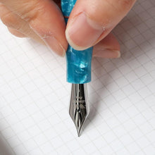 Load image into Gallery viewer, Official [Japan Exclusive Agent] Leonardo Officina Italiana Flore Emerald Blue Fountain Pen
