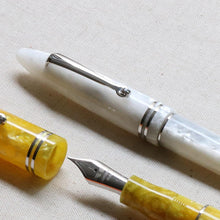 Load image into Gallery viewer, Official [Japan Exclusive Agent] Leonardo Officina Italiana Flore Salt White Ballpoint Pen
